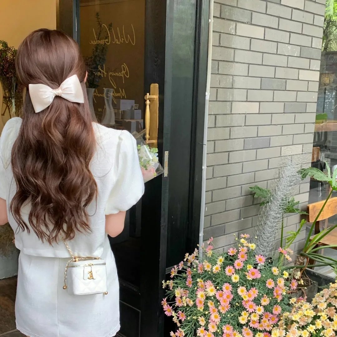 蜘蛛网中的女孩